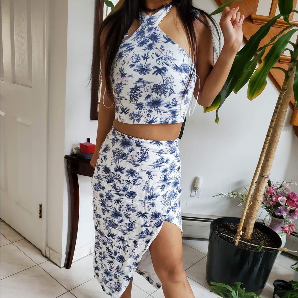 Matching set cropped top and skirt